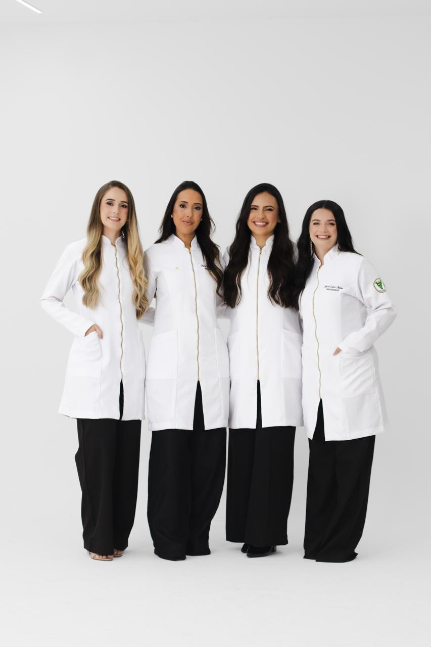 As quatro alunas responsáveis pelo projeto de fisioterapia.